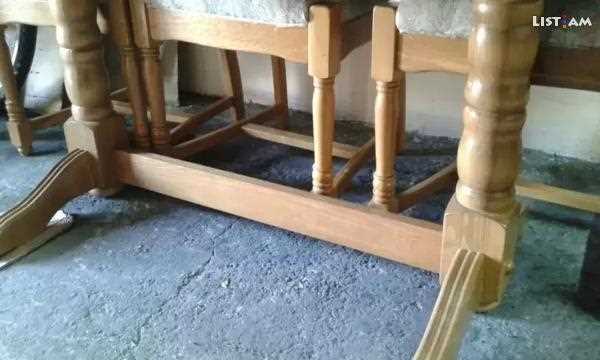 Գերմանական փայտե սեղան իր աթոռներով չօգտագործված