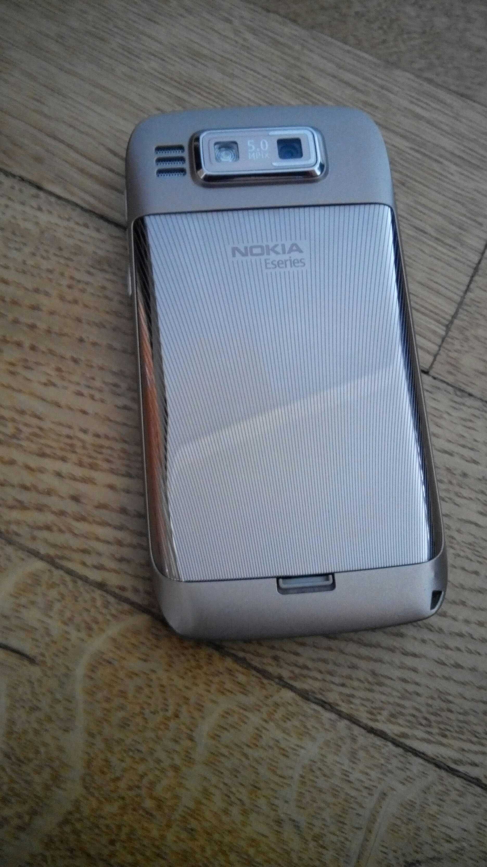 Телефон Nokia E 72