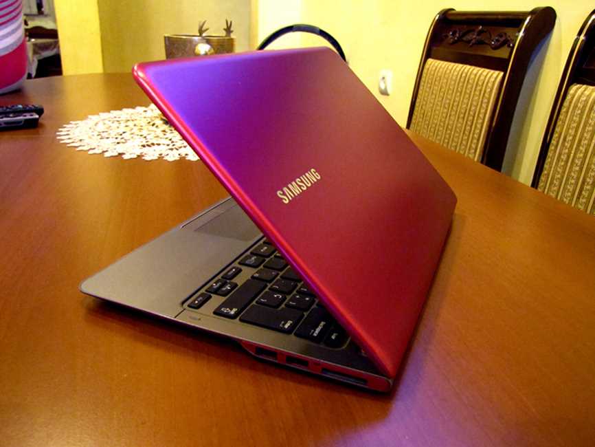 Samsung Hzor 4Yaderniy Notebook Intel Core i3. 500GB HDD. 4GB OZU