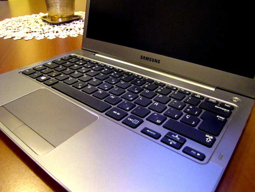 Samsung Hzor 4Yaderniy Notebook Intel Core i3. 500GB HDD. 4GB OZU