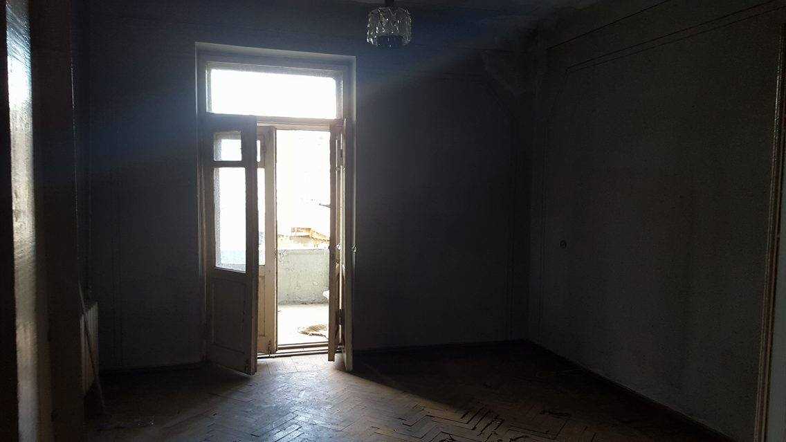 Bnakaran Kentron Paronyan Leo xachmeruk