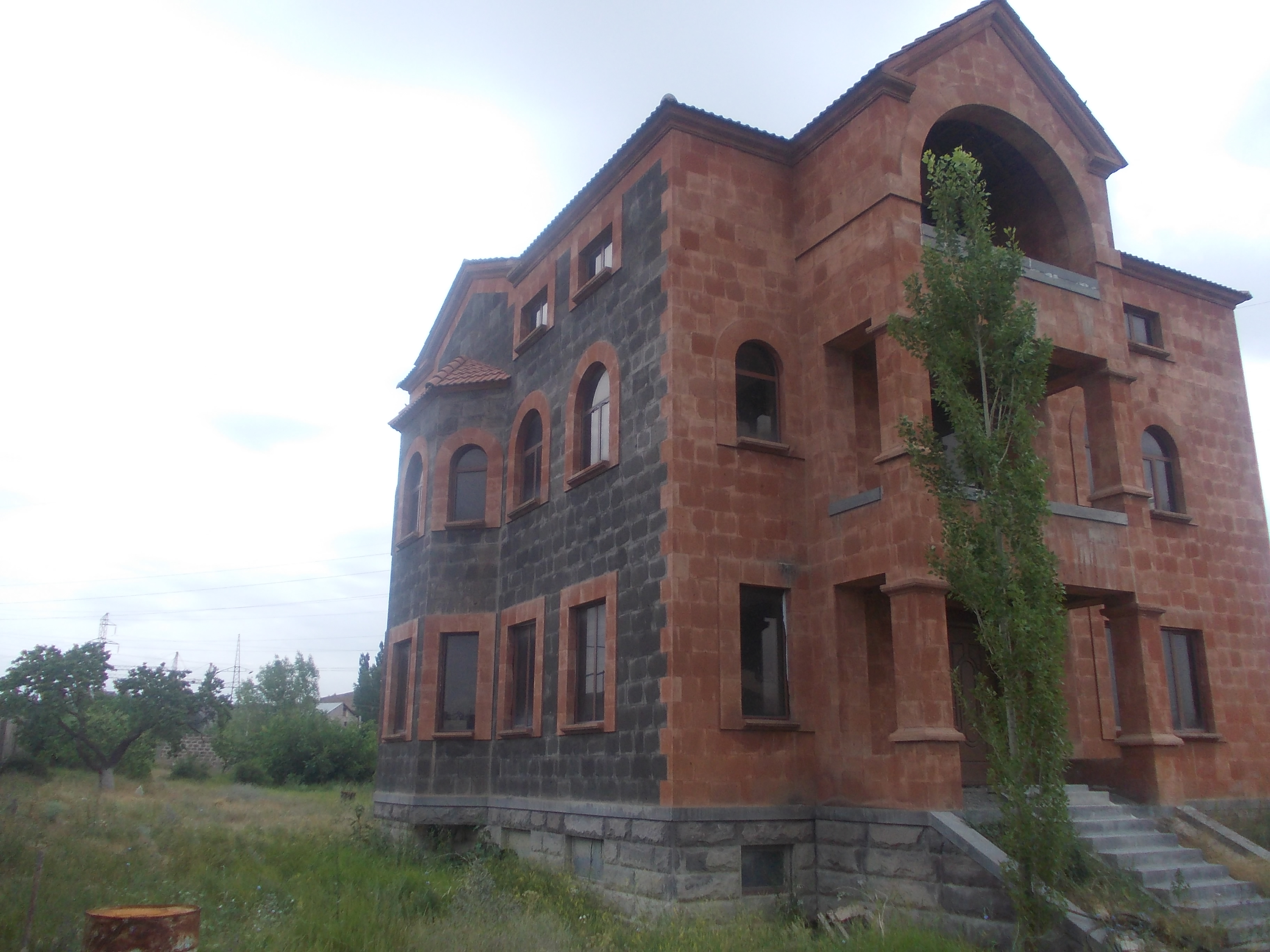 Restoran hyuranoc / ռեստորան հյուրանոց / 2 hektar taracqi vra