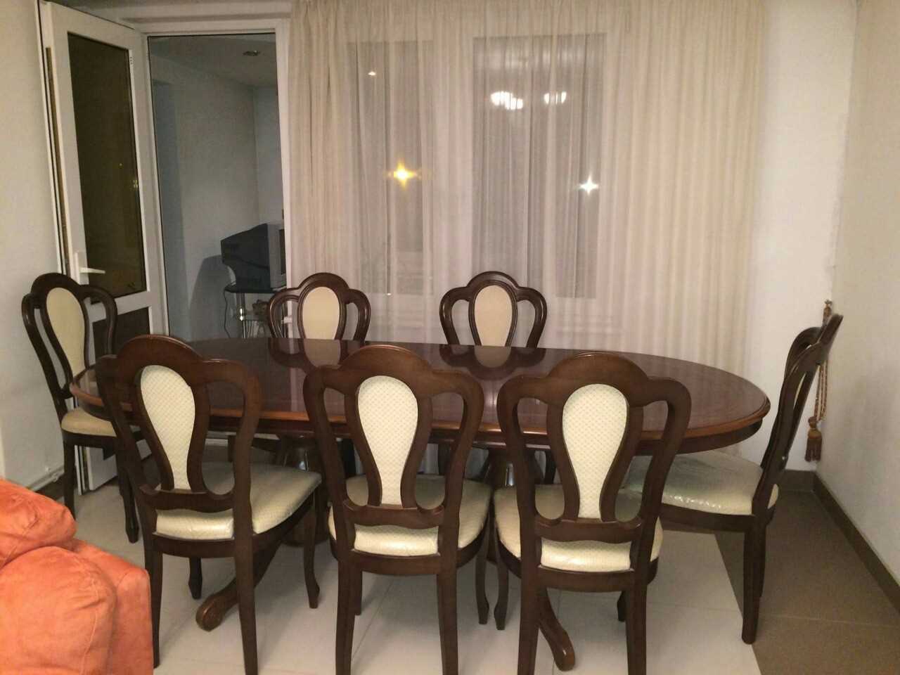 ՇՈՒԿԱՅԱԿԱՆԻՑ ՄԱՏՉԵԼԻ ԻՏԱԼԱԿԱՆ գորկա կամոդ իր սեղան և 8 աթոռի հետ միասին:
