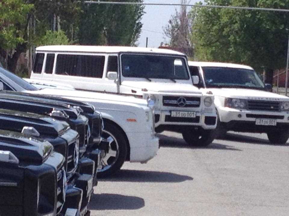 LIMUZIN, ROLLS-ROYCE, MERCEDES G WAGEN.