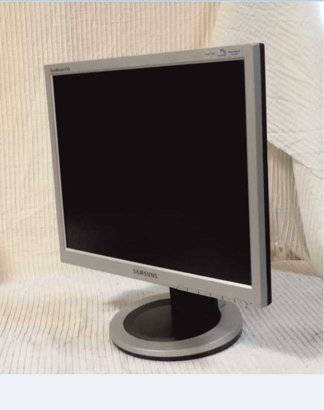 vachrvume MONITOR SAMSUNG JH 17 LS