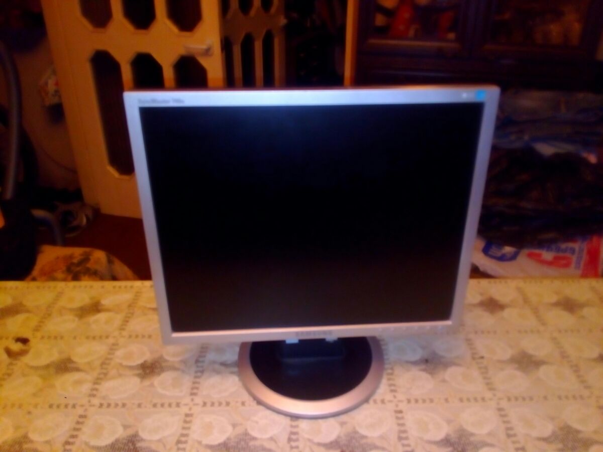 vachrvume MONITOR SAMSUNG JH 17 LS