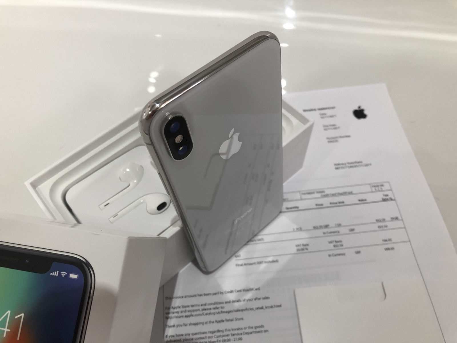 Apple iPhone X  64GB 