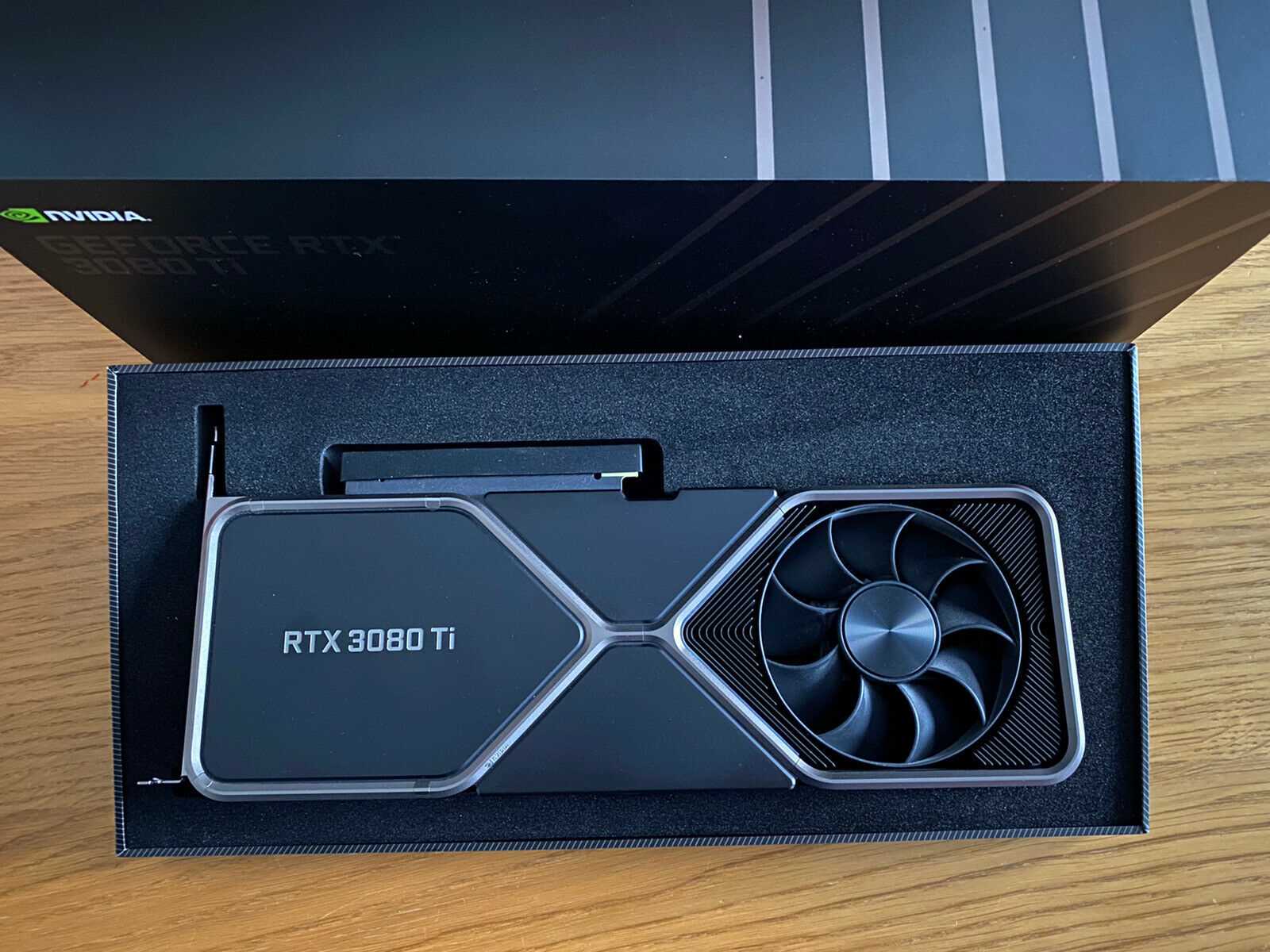 NVIDIA GeForce RTX 3090, GeForce RTX 3080 Ti, GeForce RTX 3070, GeForce RTX 3070 Ti. Radeon RX 6800 XT, AMD RADEON RX 6900 XT