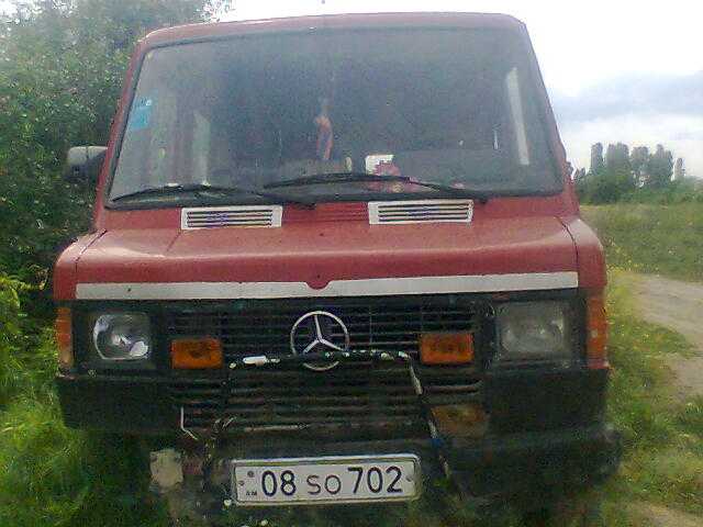 shtap  vacharvume  mersedes benz 208D maknishi mikroavtobus