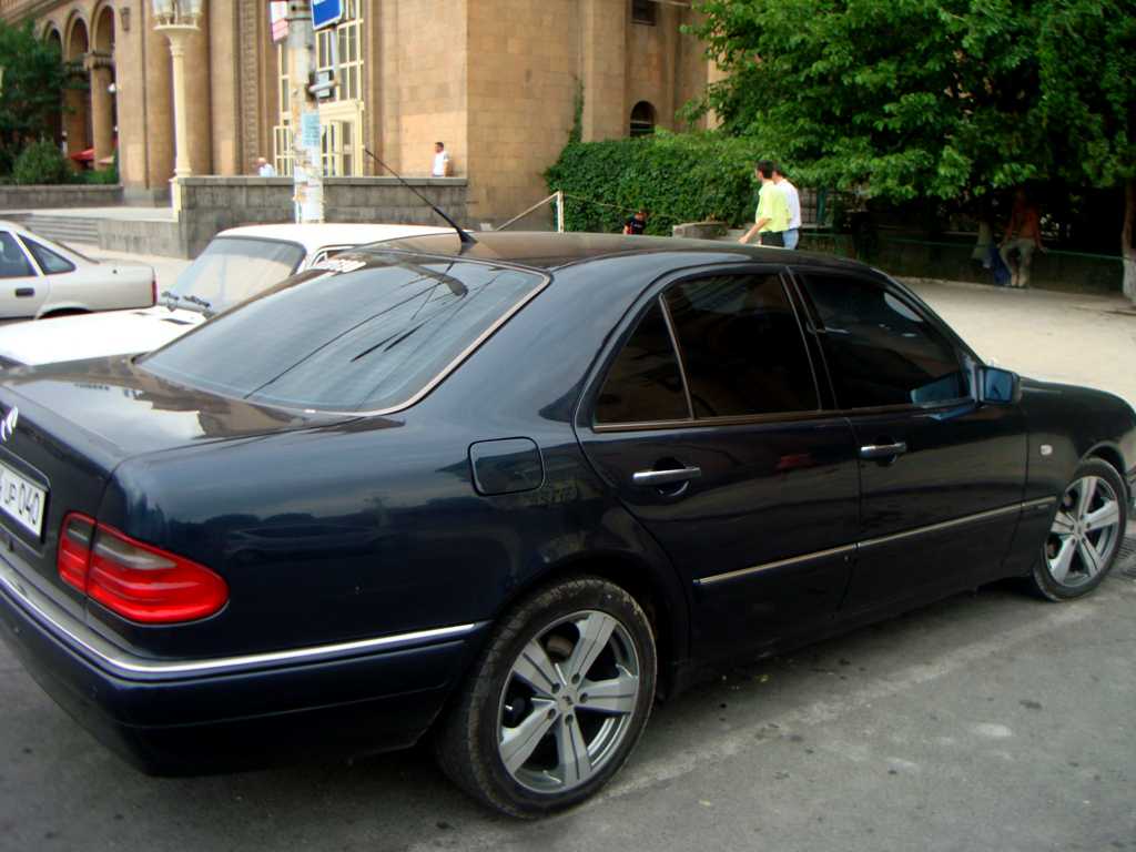 mercedes-benz-e-200-1996