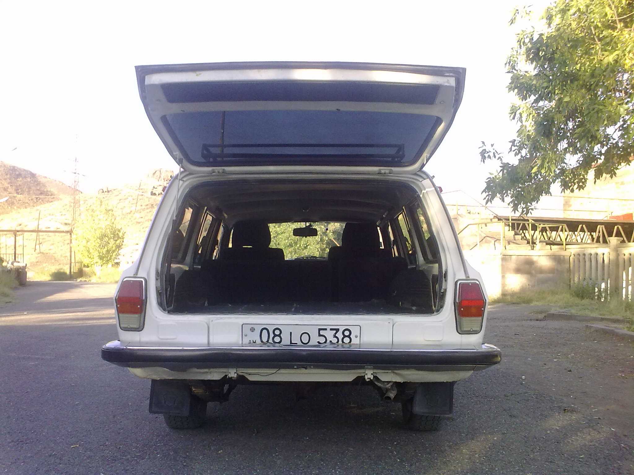 gaz 24  (26-universal) 1985