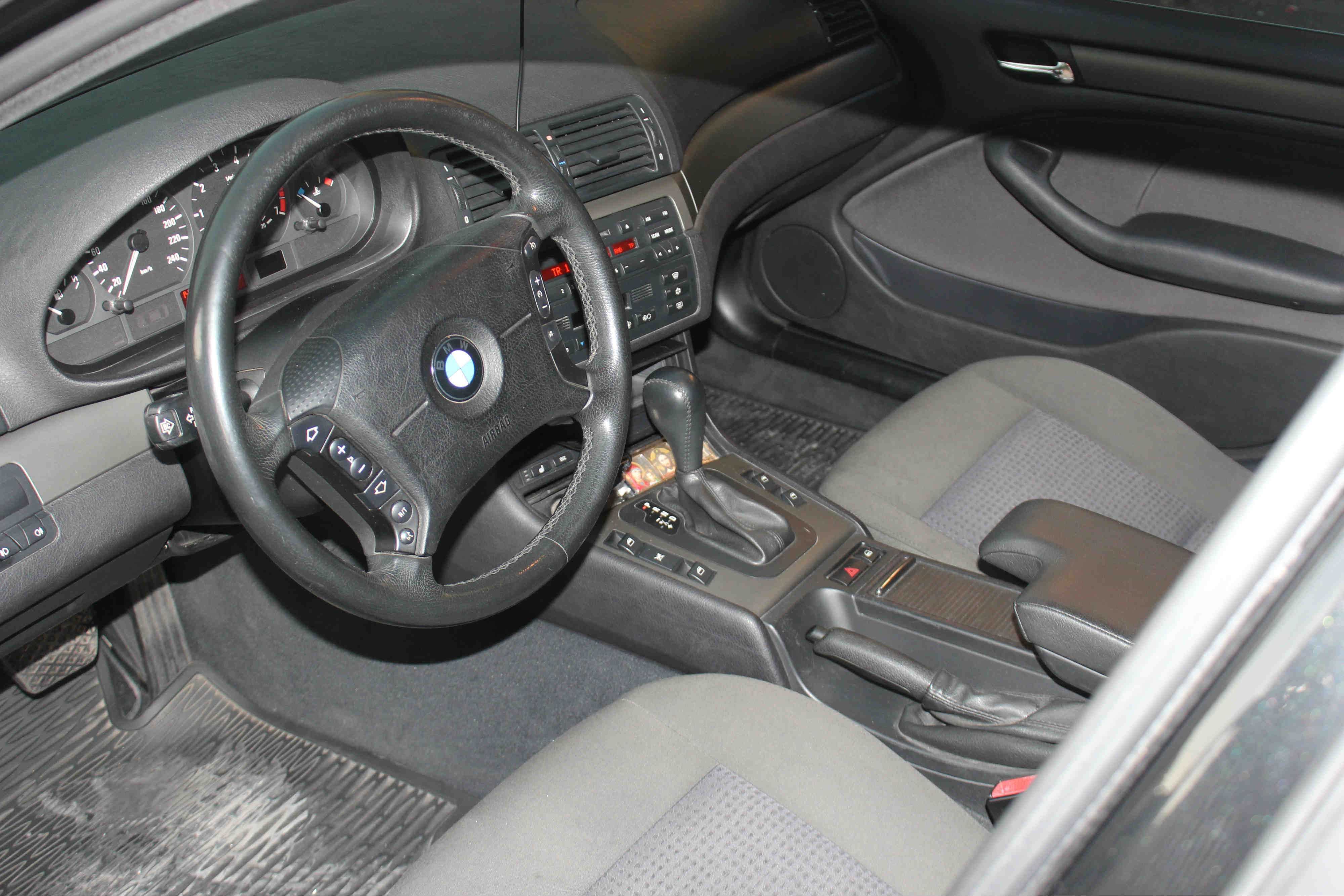 Վաճառվում է BMW 320i, 2003 թվականի