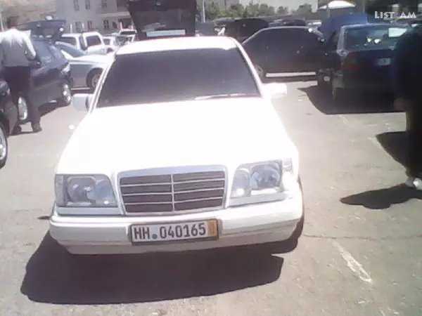 Vacharvum e Mercedes-Benz E 220, 1994 թ.