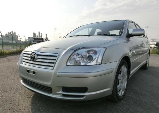 2004 TOYOTA AVENSIS