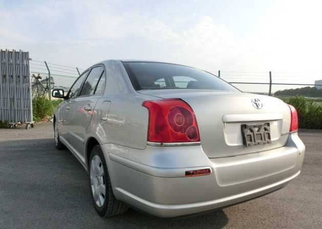 2004 TOYOTA AVENSIS