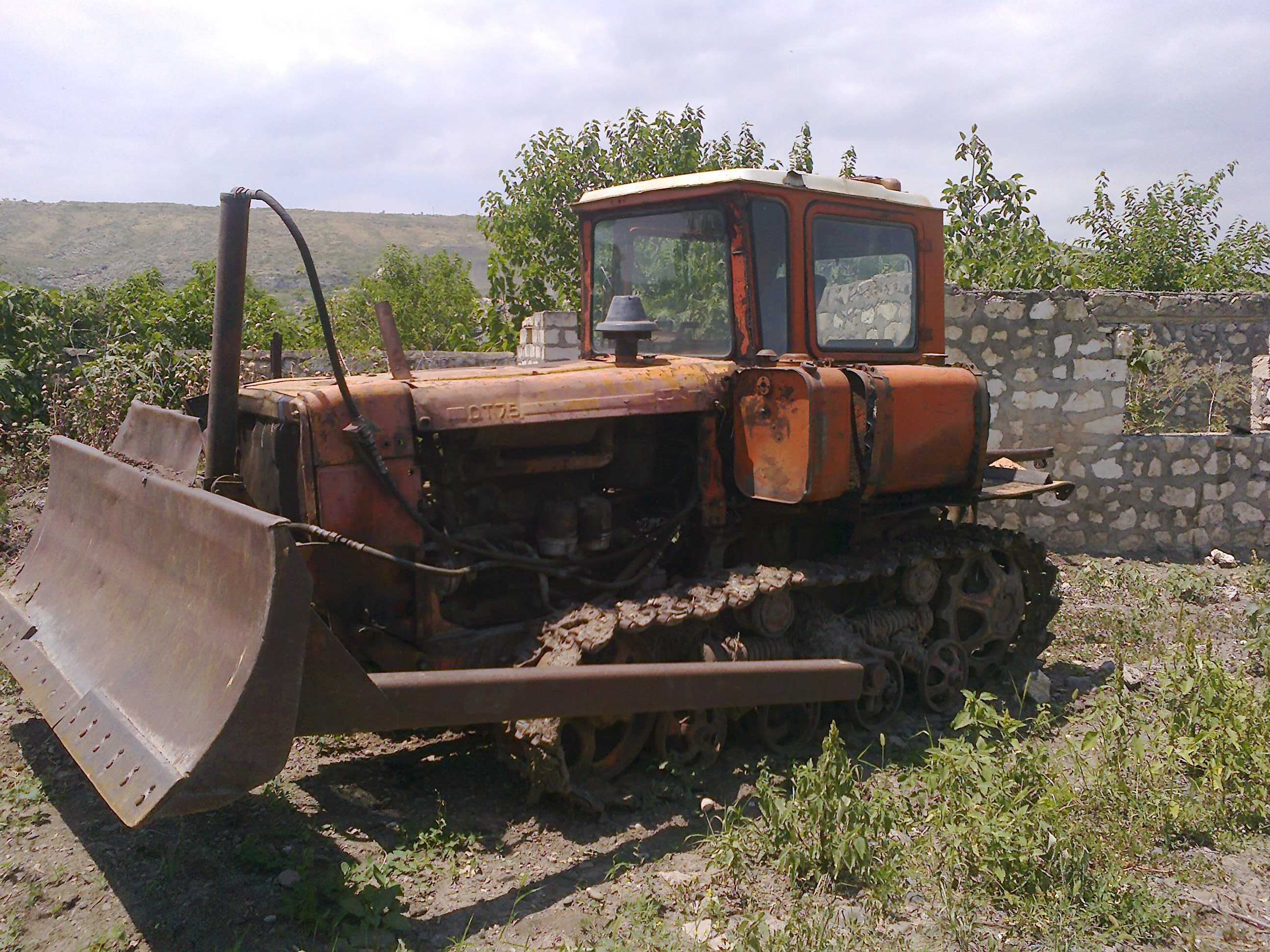 Гусеничный трактор ДТ-75М