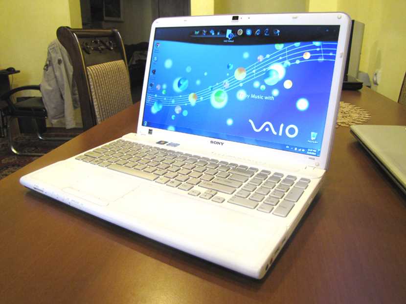 SONY VAIO Original Notebook. Intel 4 Core. 4GB RAM. 500GB HDD. LED 16: 4 Inch