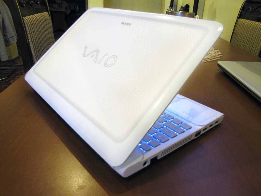 SONY VAIO Original Notebook. Intel 4 Core. 4GB RAM. 500GB HDD. LED 16: 4 Inch