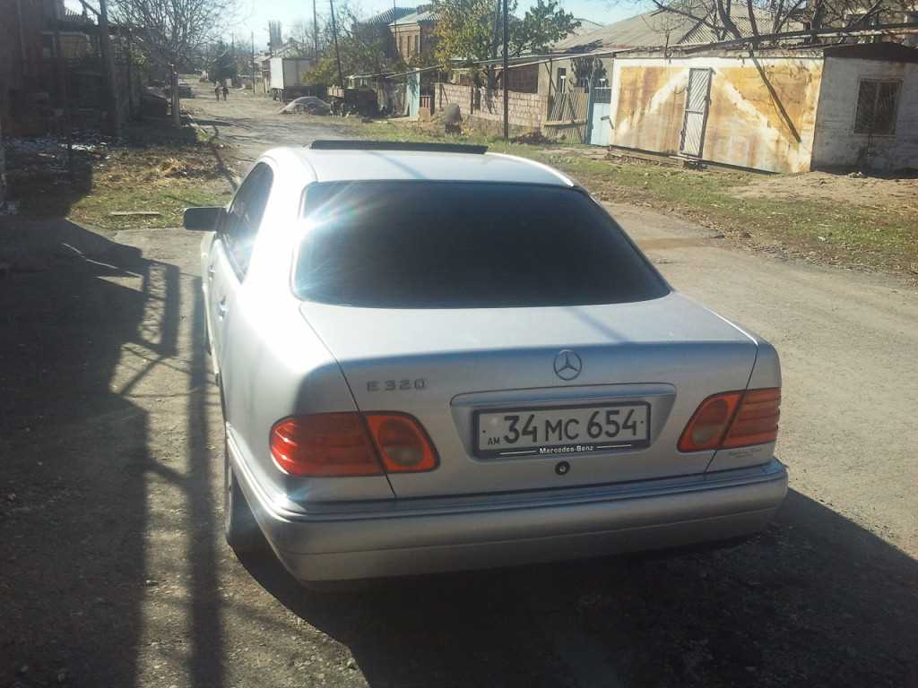 1998 Mercedes-Benz E 320