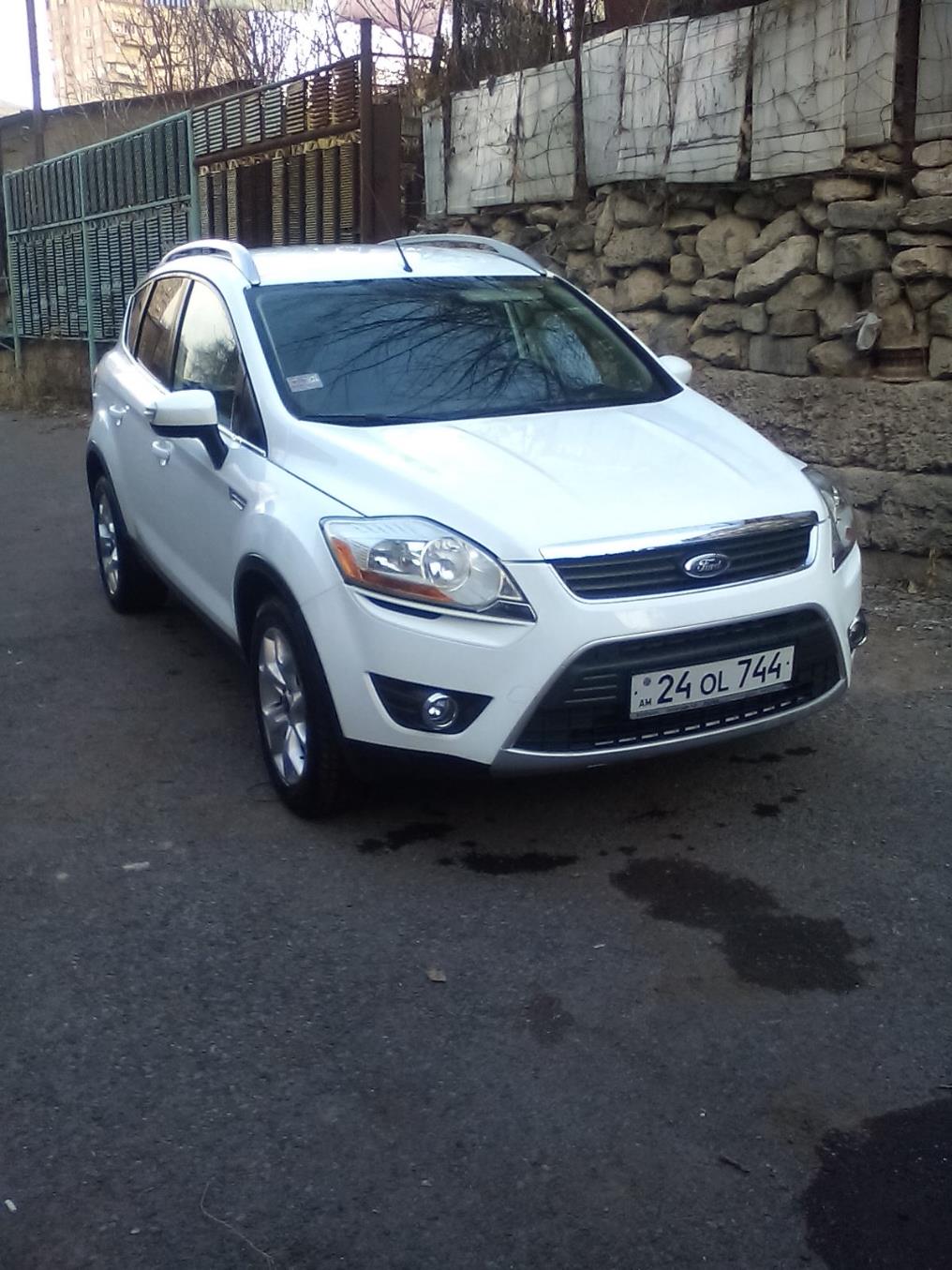 vajarvum e ford kuga maknishi meqena